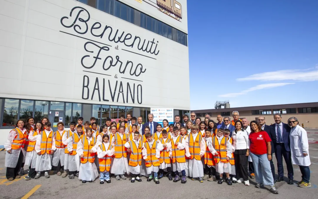 Ferrero apre lo stabilimento di Balvano ai ragazzi del Punto Luce Save the Children di Potenza