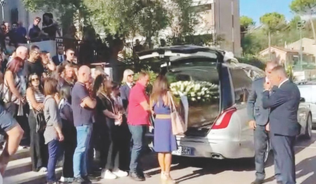 Potenza, l’ultimo saluto a Nunzio Sblendido e ancora dubbi sulla morte