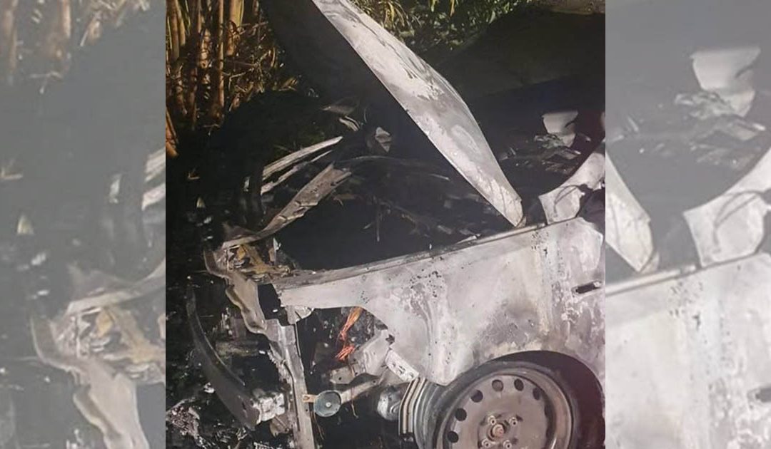 L'auto incendiata