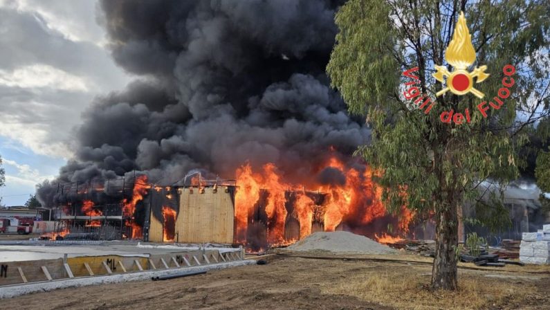 Isola, distrutto da un incendio il Polo dell’infanzia in costruzione