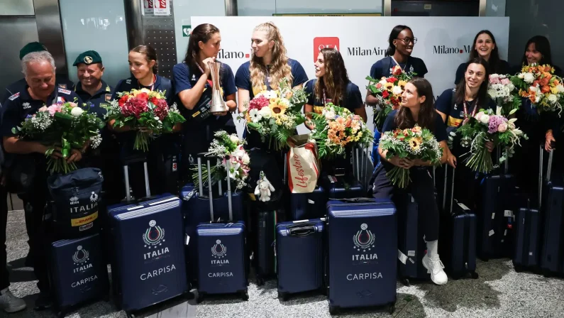 L’Italvolley femminile campione del mondo torna in Italia, Velasco: “Gruppo speciale”