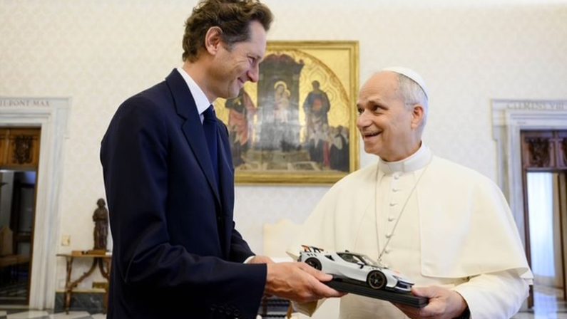 Papa Leone XIV riceve in udienza privata John Elkann e la moglie Lavinia Borromeo