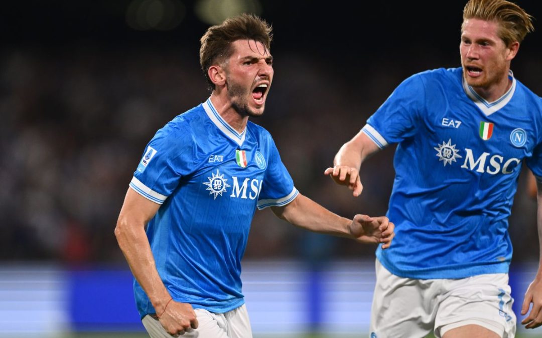Il Napoli batte anche il Pisa 3-2 e vola a punteggio pieno in testa alla classifica