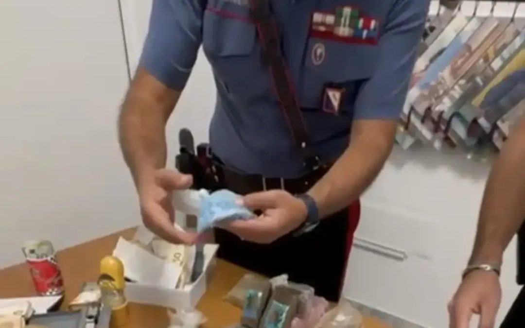 Droga, arrestato nel Napoletano un ausiliare del traffico per spaccio