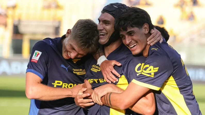 Il Parma batte lo Spezia ai rigori e si guadagna il derby col Bologna agli ottavi di Coppa Italia