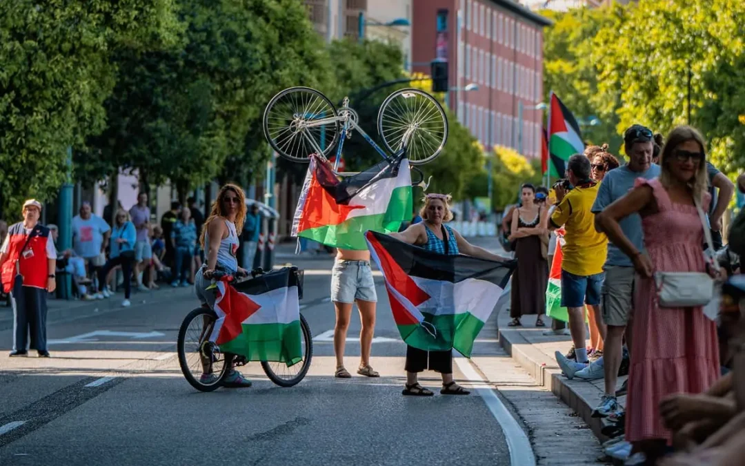 Proteste pro-Palestina alla Vuelta, nell’undicesima tappa non ci sarà nessun vincitore