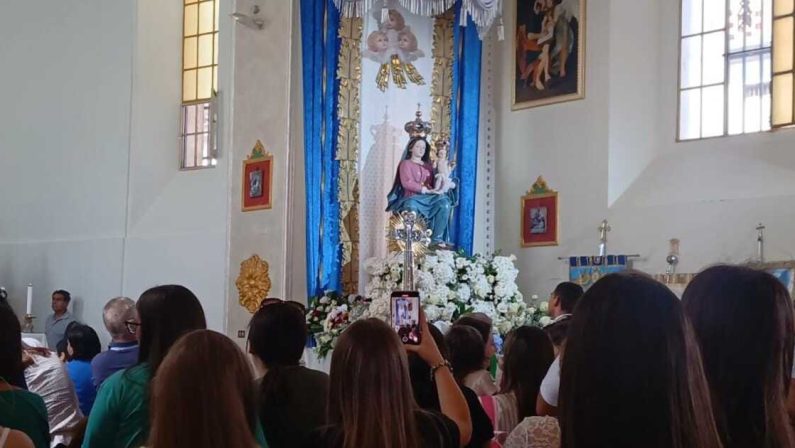 Un fiume di fedeli a San Luca: la festa della Madonna di Polsi è abbraccio collettivo