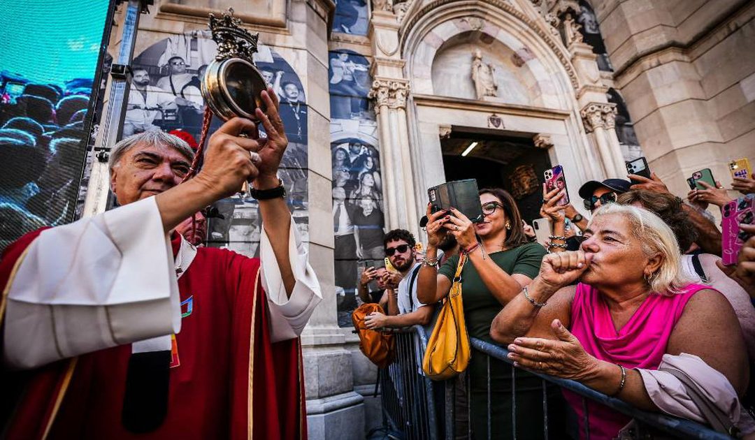 Miracolo di San Gennaro: il sangue si è sciolto