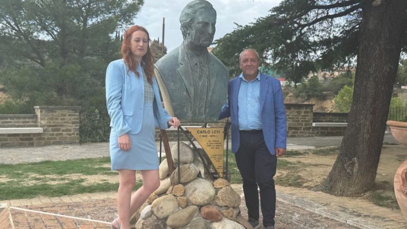 Aliano, funzionaria israeliana visita tomba di Levi è polemica