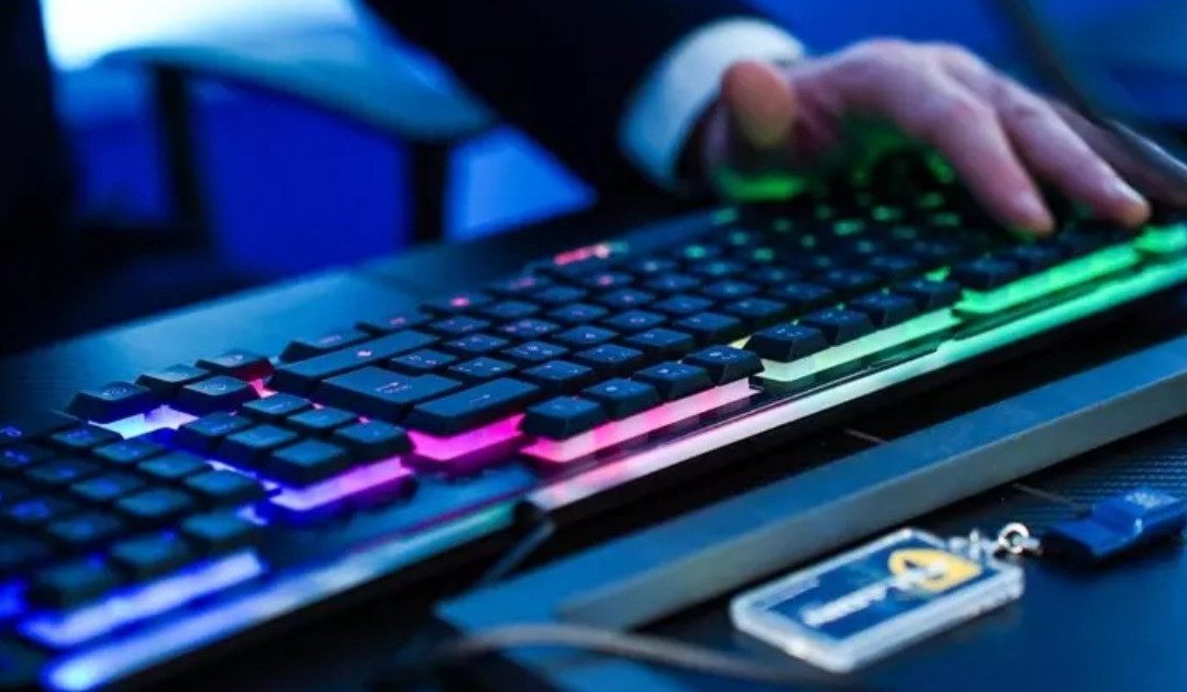 Scandalo Phica.eu: individuato il gestore, indagini su un 45enne di Pompei