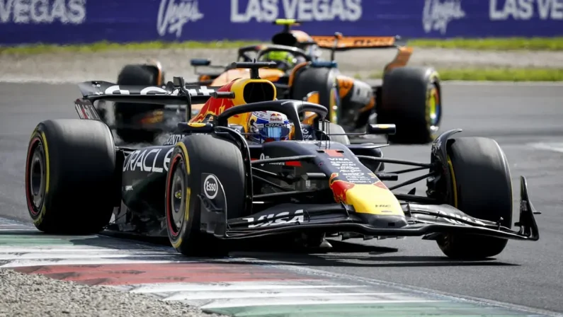 Verstappen domina a Monza, le due McLaren sul podio. Leclerc 4° e Hamilton 6°