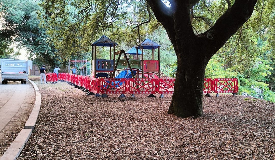 Una delle aree giochi transennate (foto SpqVibo)