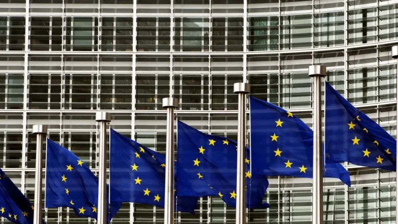 La Commissione Europea firma un contratto per i vaccini anti-Covid a base proteica