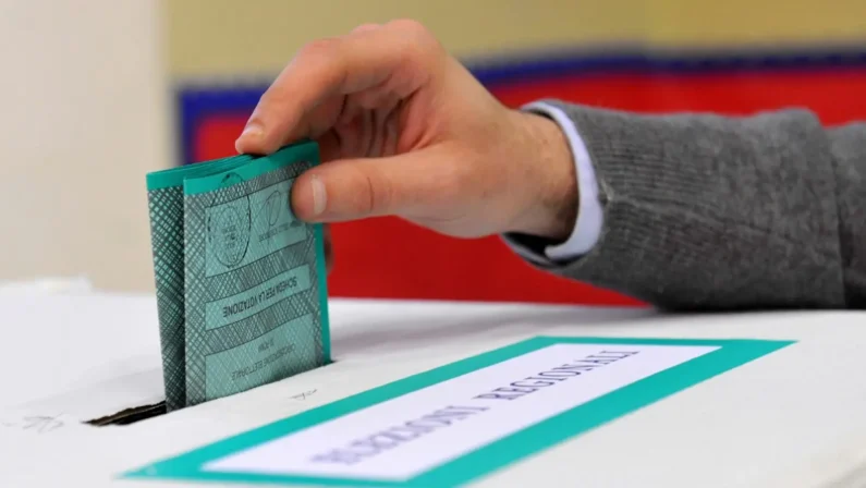 Elezioni Regionali, in Calabria aperte le urne: si vota sino alle 15 di lunedì