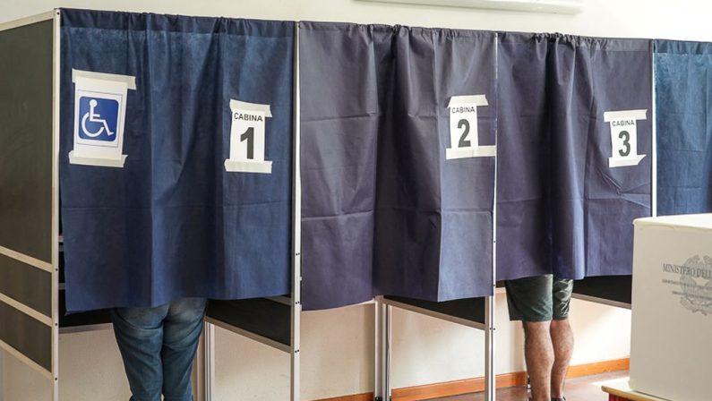 Regionali Toscana, affluenza al 35% alle 23. Domani si vota fino alle 15