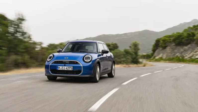 Mini Cooper e Paul Smith al Japan Mobility Show 2025