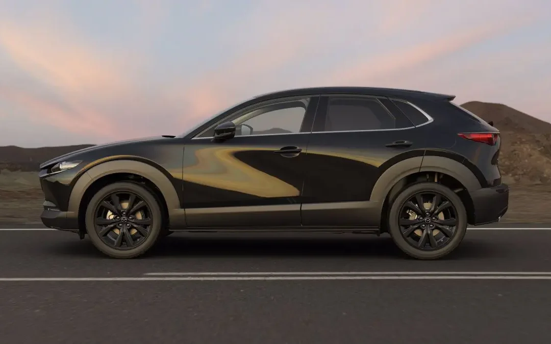 Mazda lancia “Black is the new Black”