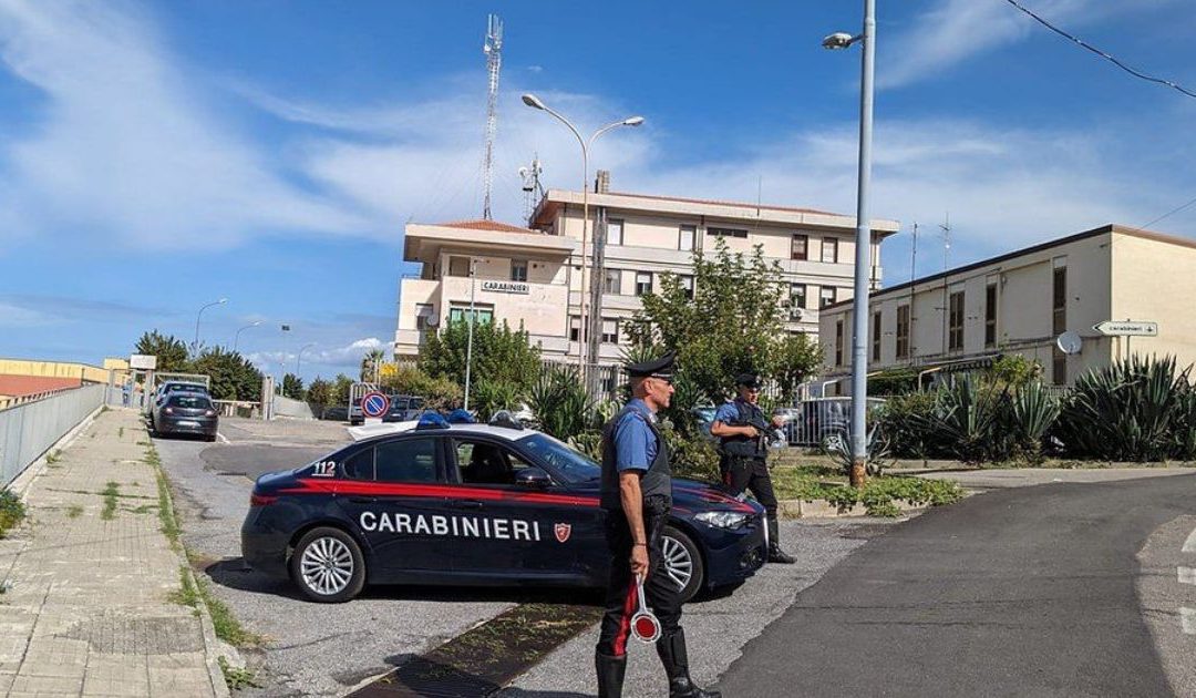 Paola, blitz dei Carabinieri: arrestato ricercato internazionale, maxi sanzioni a locale e controlli antidroga
