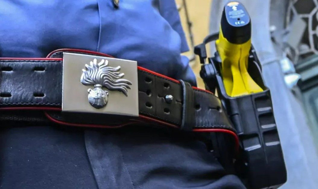 Napoli, 35enne morto dopo la seconda scarica di taser