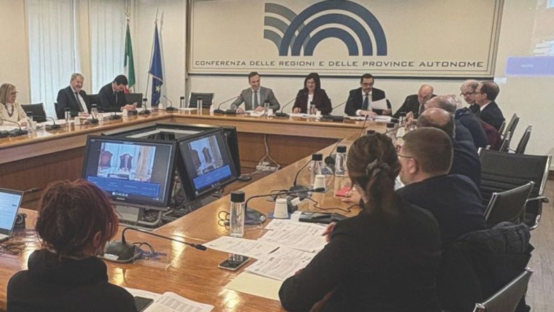 Sanità Calabria, piani di rientro e commissariamenti: Regioni all’assalto