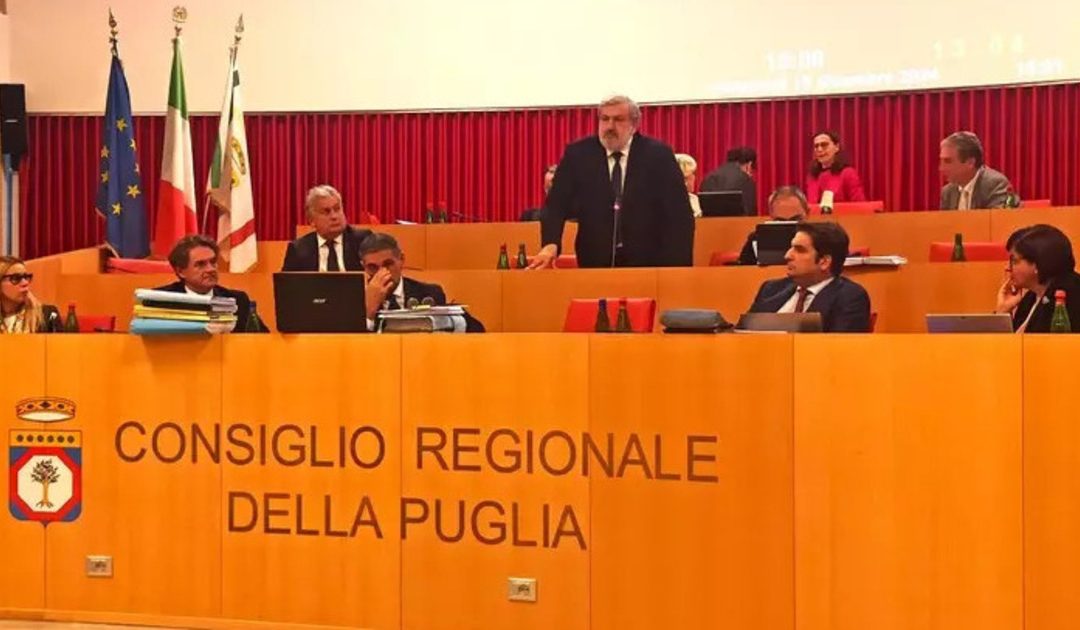 Fine legislatura di Emiliano: il consiglio regionale approva il bilancio 2026