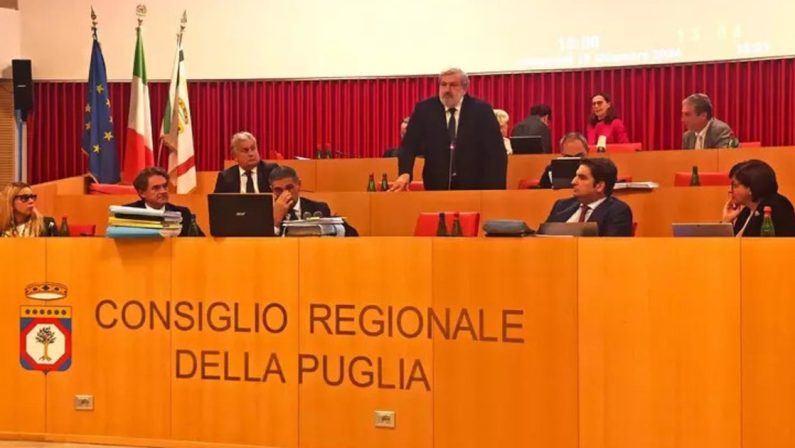 Fine legislatura di Emiliano: il consiglio regionale approva il bilancio 2026
