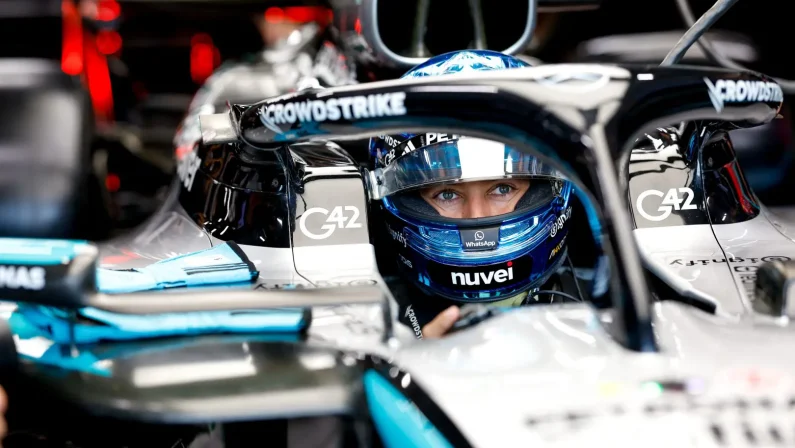 A Singapore Russell in pole davanti a Verstappen. Indietro le Ferrari: Hamilton 6°, Leclerc 7°
