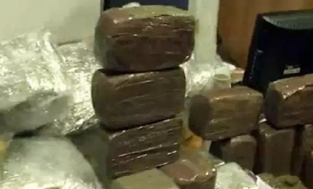 In auto con 52 chili di hashish: arrestato nel Casertano dopo inseguimento sull’A1