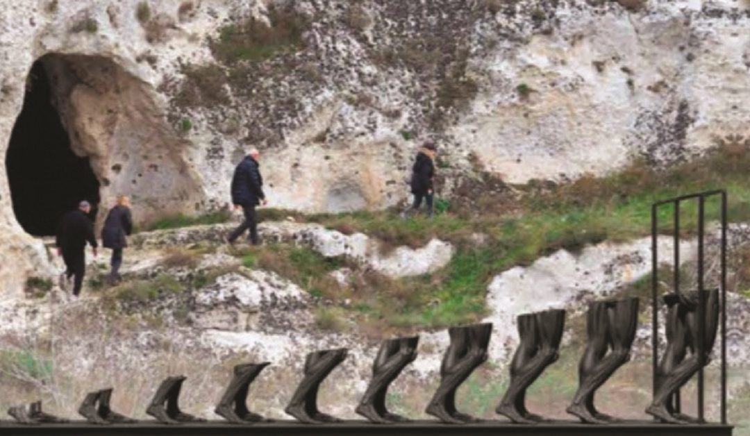Il cammino dell’uomo di Finotti in una visione plastica sulla Murgia. L’opera naturalmente doveva essere posta all’interno del Museo demoetno-antropologico