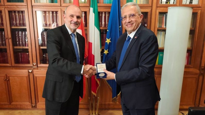 La Tunisia e l’Italia hanno espresso la loro volontà di rafforzare la cooperazione nel settore della sanità
