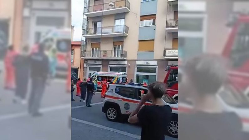 Incendio in pieno centro a Cosenza, 3 persone al Pronto soccorso