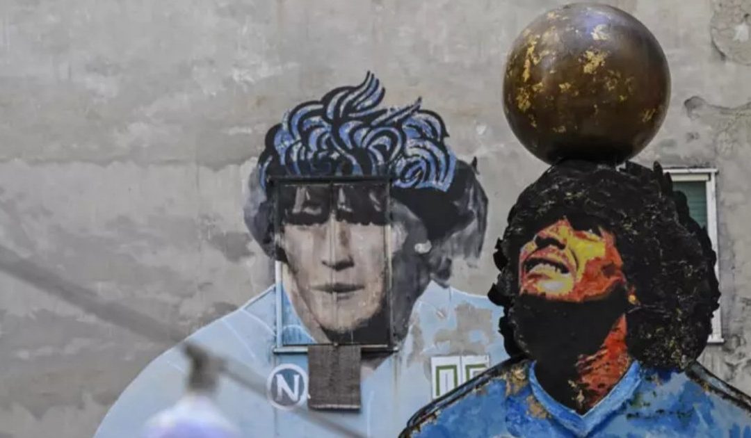 Napoli celebra i 65 anni di Maradona tra arte, musica e solidarietà