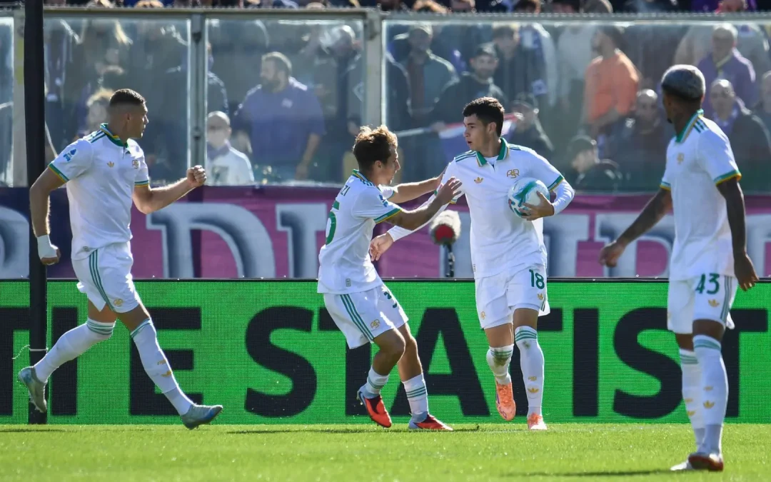 La Roma sbanca Firenze 2-1 in rimonta, è notte fonda per Pioli