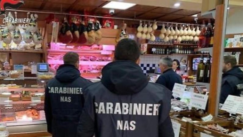 Napoli, sequestro dei Nas di 21 tonnellate di alimenti nei supermercati