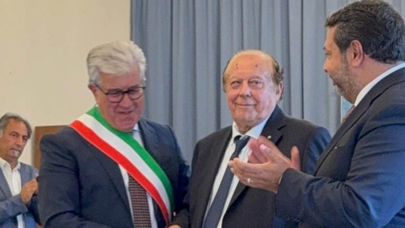 Pippo Caffo cittadino onorario di Santa Venerina