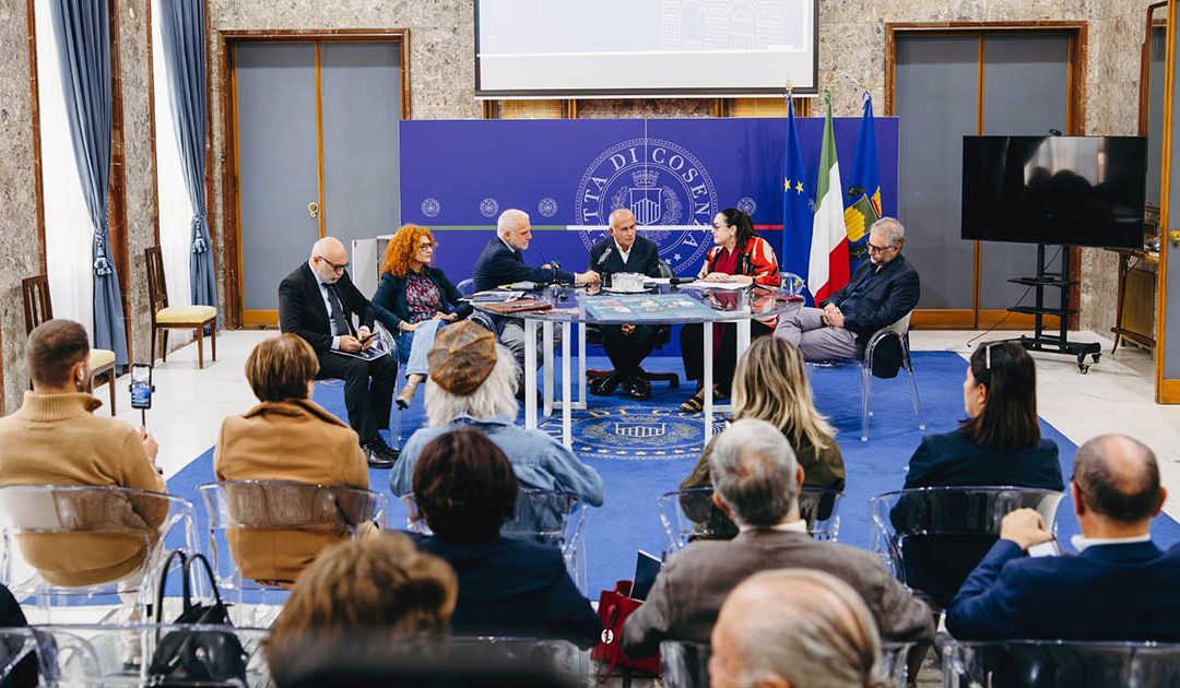 Un momento della presentazione della stagione lirica del teatro Rendano