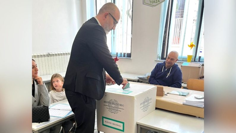 Regionali Calabria, Francesco Toscano alle urne per il voto