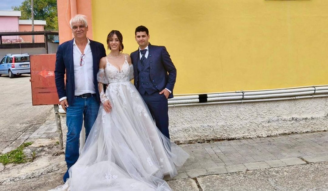 Elezioni regionali, coppia di sposi al seggio di San Gregorio d’Ippona