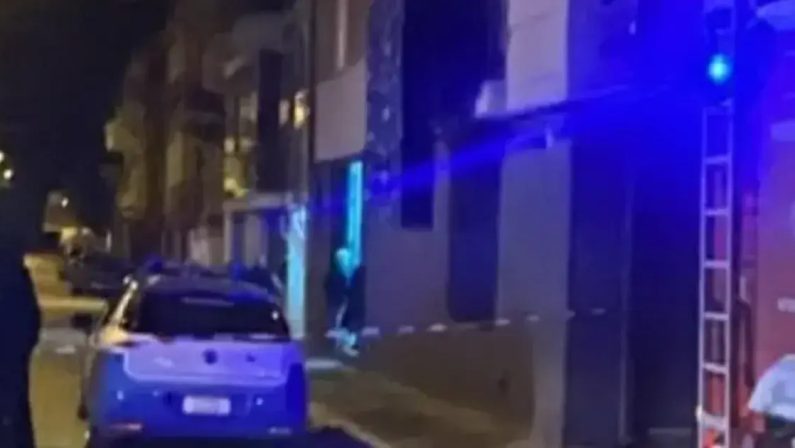 Esplosione a San Severo: bomba artigianale danneggia palazzo e auto