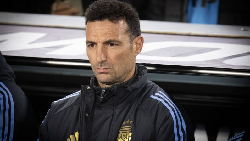 Il ct dell’Argentina Scaloni spegne le voci su Soulé in azzurro “Ha un futuro nella nostra Selección”