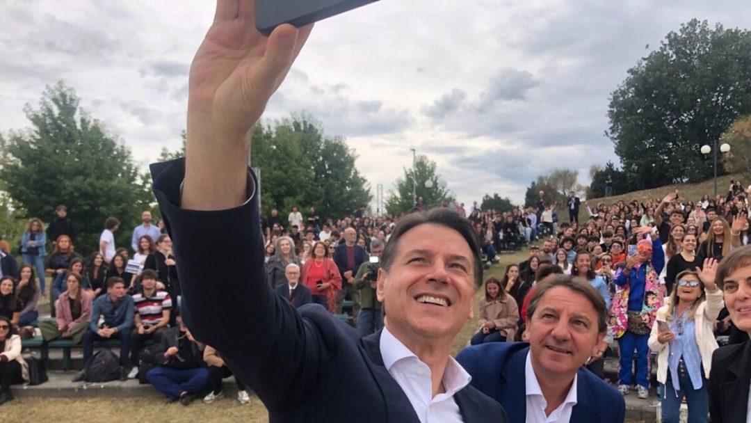 Elezioni regionali: Tridico -Conte e il selfie inviato alla Sumud Flotilla