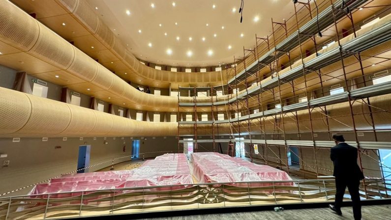 Nuovo teatro di Vibo, al via gli ultimi lavori: riapertura più vicina