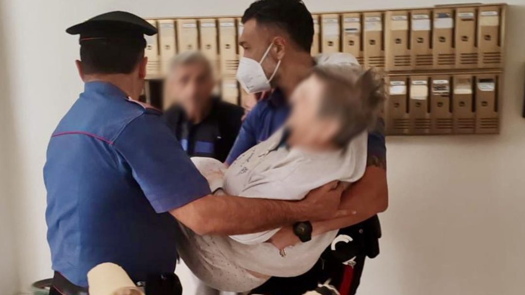 Villaricca, incendio nell’appartamento, anziana disabile salvata dai carabinieri