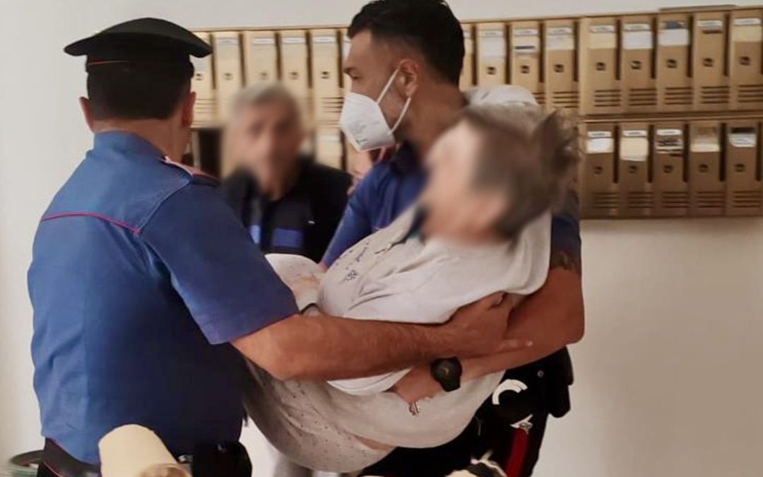 Villaricca, incendio nell’appartamento, anziana disabile salvata dai carabinieri