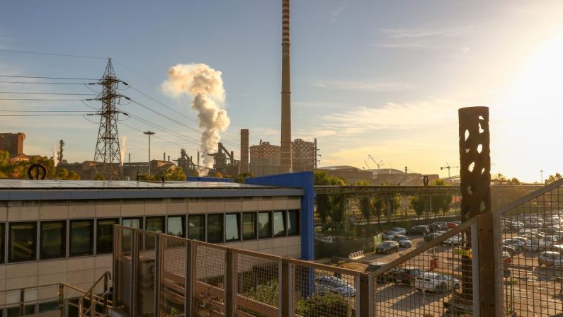 Ex Ilva, i sindacati proclamano 24 ore di sciopero dopo l’incontro col Governo