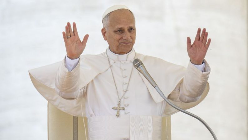 Papa “L’umanità soffre per ingiustizie e guerre, costruire la fraternità”