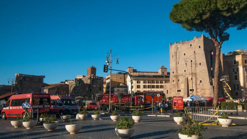 Crollo a Roma, morto l’operaio estratto dalle macerie
