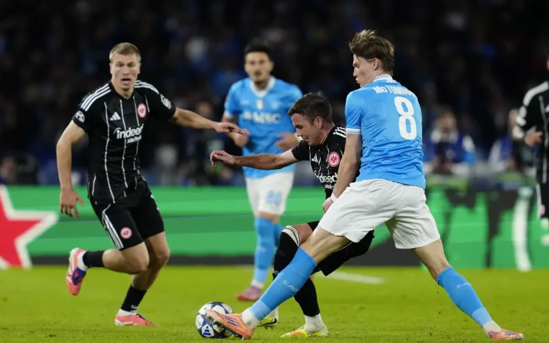 Il Napoli stecca ancora in Champions, finisce 0-0 contro l’Eintracht