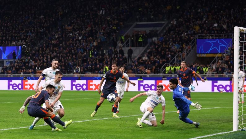 Inter a punteggio pieno in Champions, 2-1 sofferto al Kairat