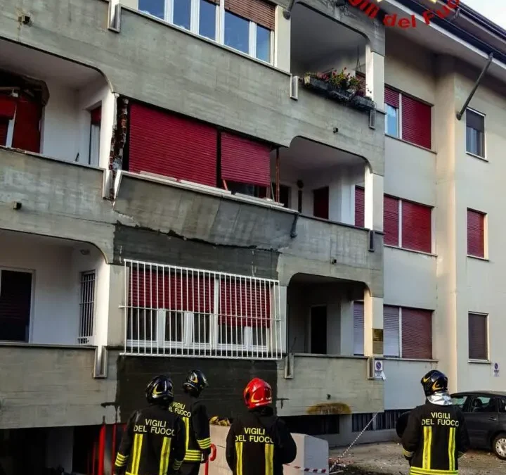 Esplosione in una palazzina nel Torinese, un ferito grave